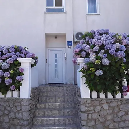 Studioapartment Meri 4 *